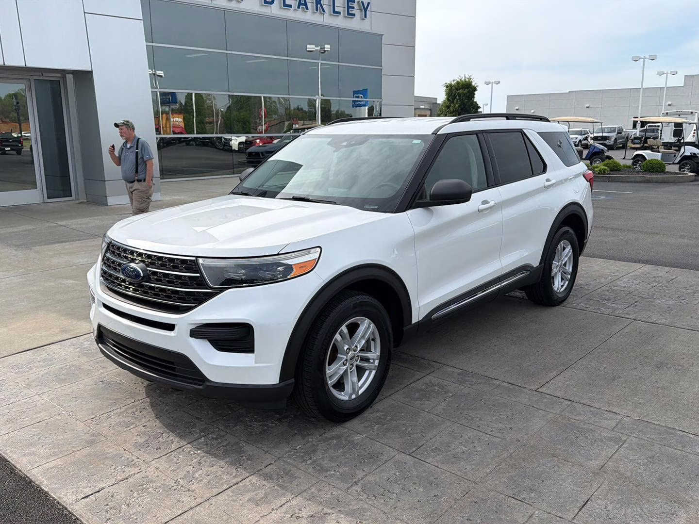 2020 Star White Metallic Tri-Coat Ford Explorer XLT 4X4 SUV