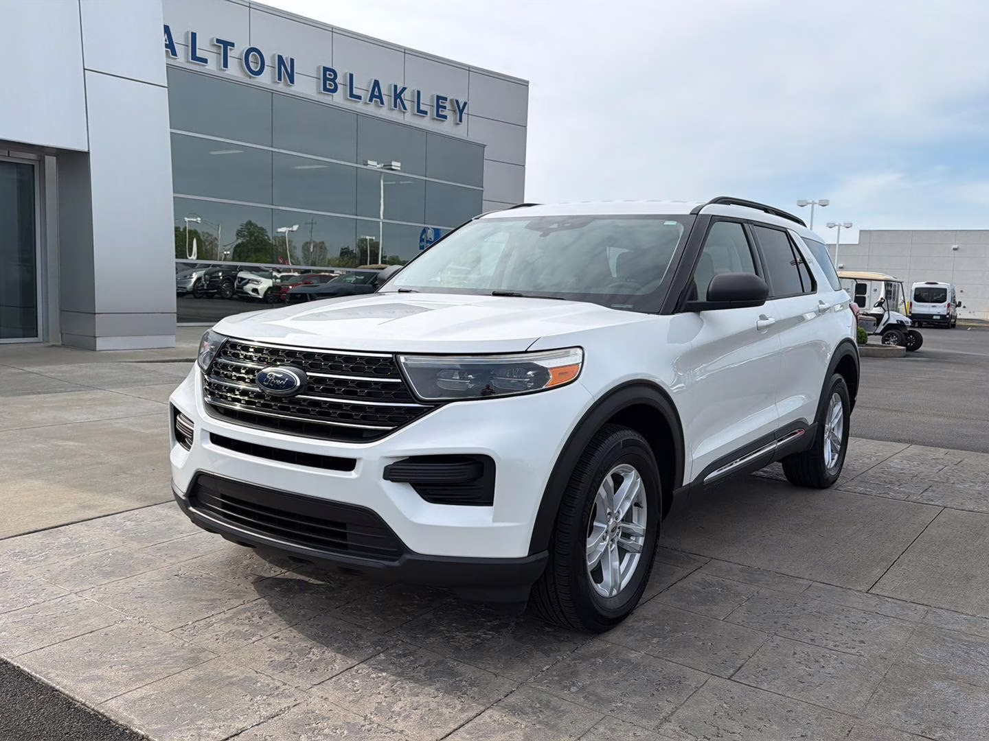2020 Star White Metallic Tri-Coat Ford Explorer XLT 4X4 SUV