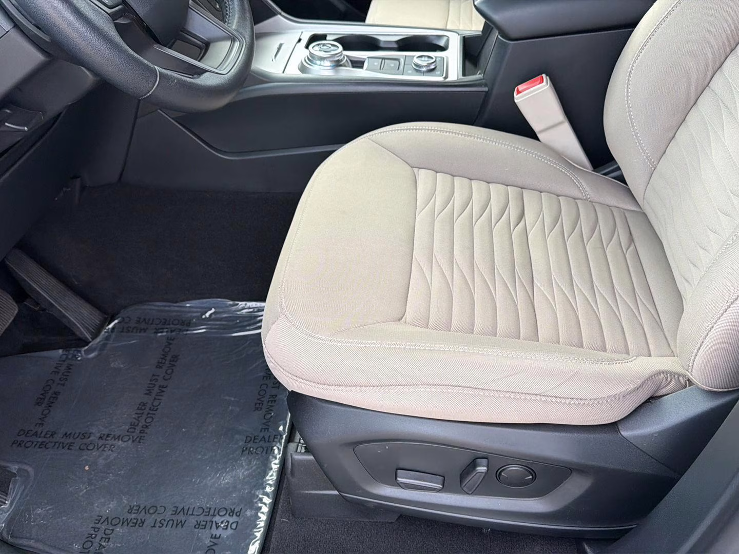 2020 Star White Metallic Tri-Coat Ford Explorer XLT 4X4 SUV