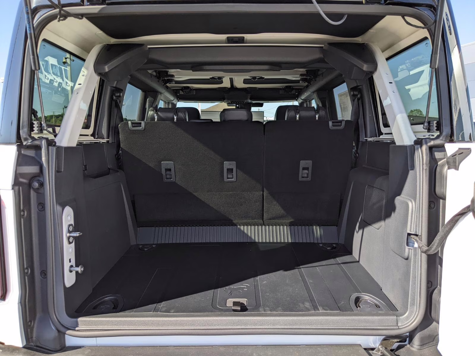 2026 Oxford White Ford Bronco Badlands 4X4 SUV