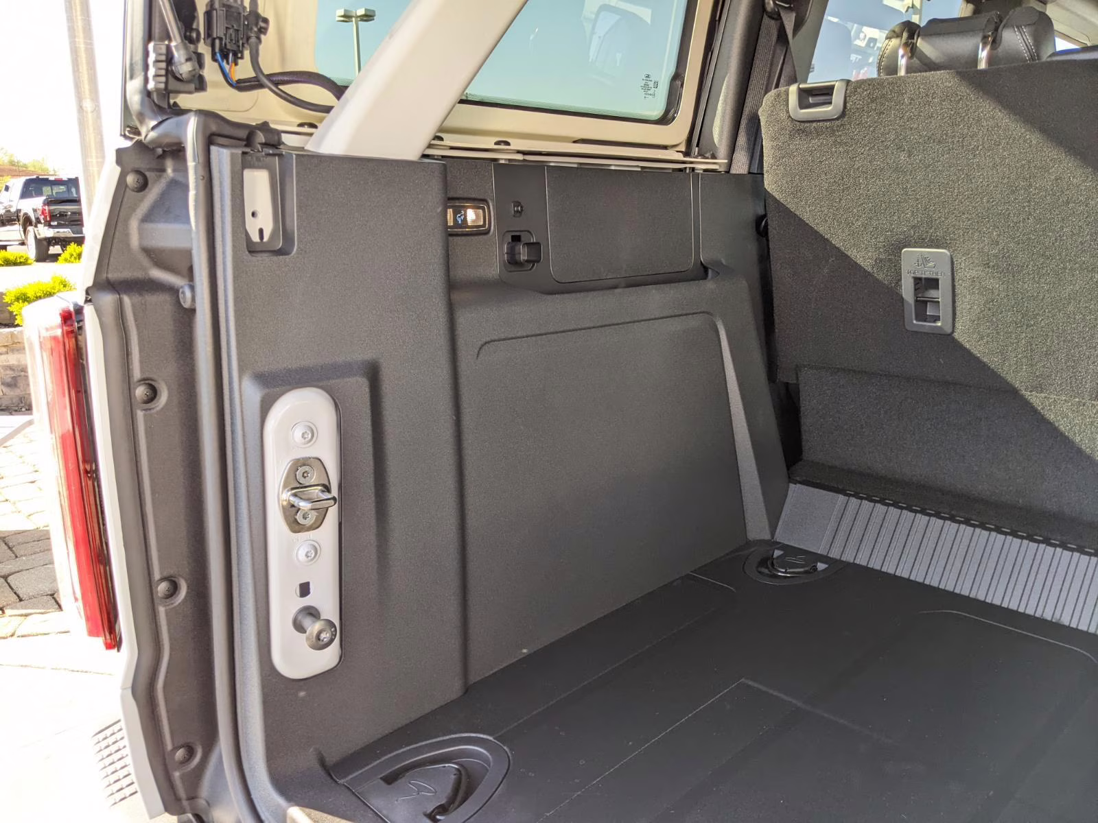 2026 Oxford White Ford Bronco Badlands 4X4 SUV