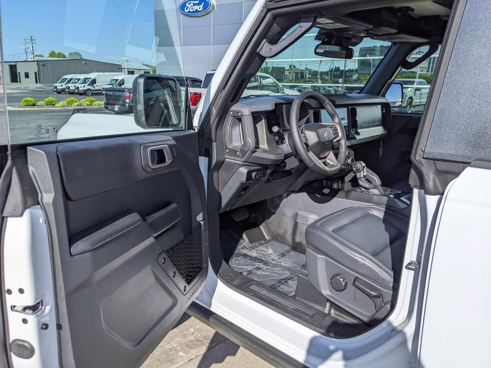 2026 Oxford White Ford Bronco Badlands 4X4 SUV
