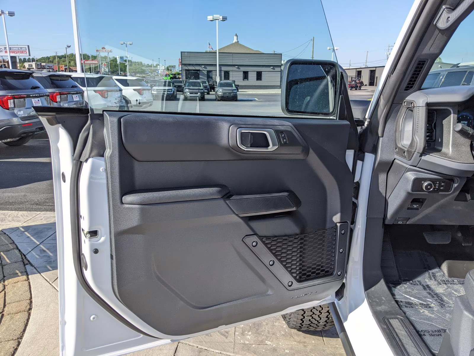 2026 Oxford White Ford Bronco Badlands 4X4 SUV