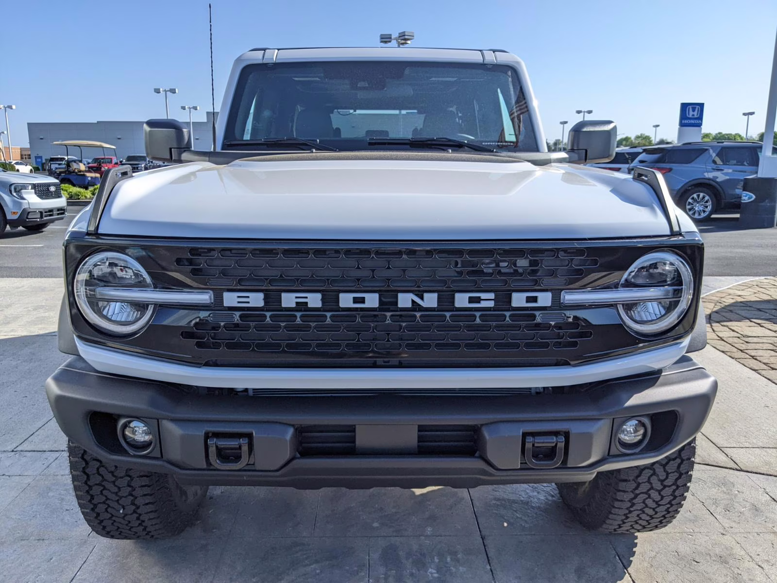 2026 Oxford White Ford Bronco Badlands 4X4 SUV