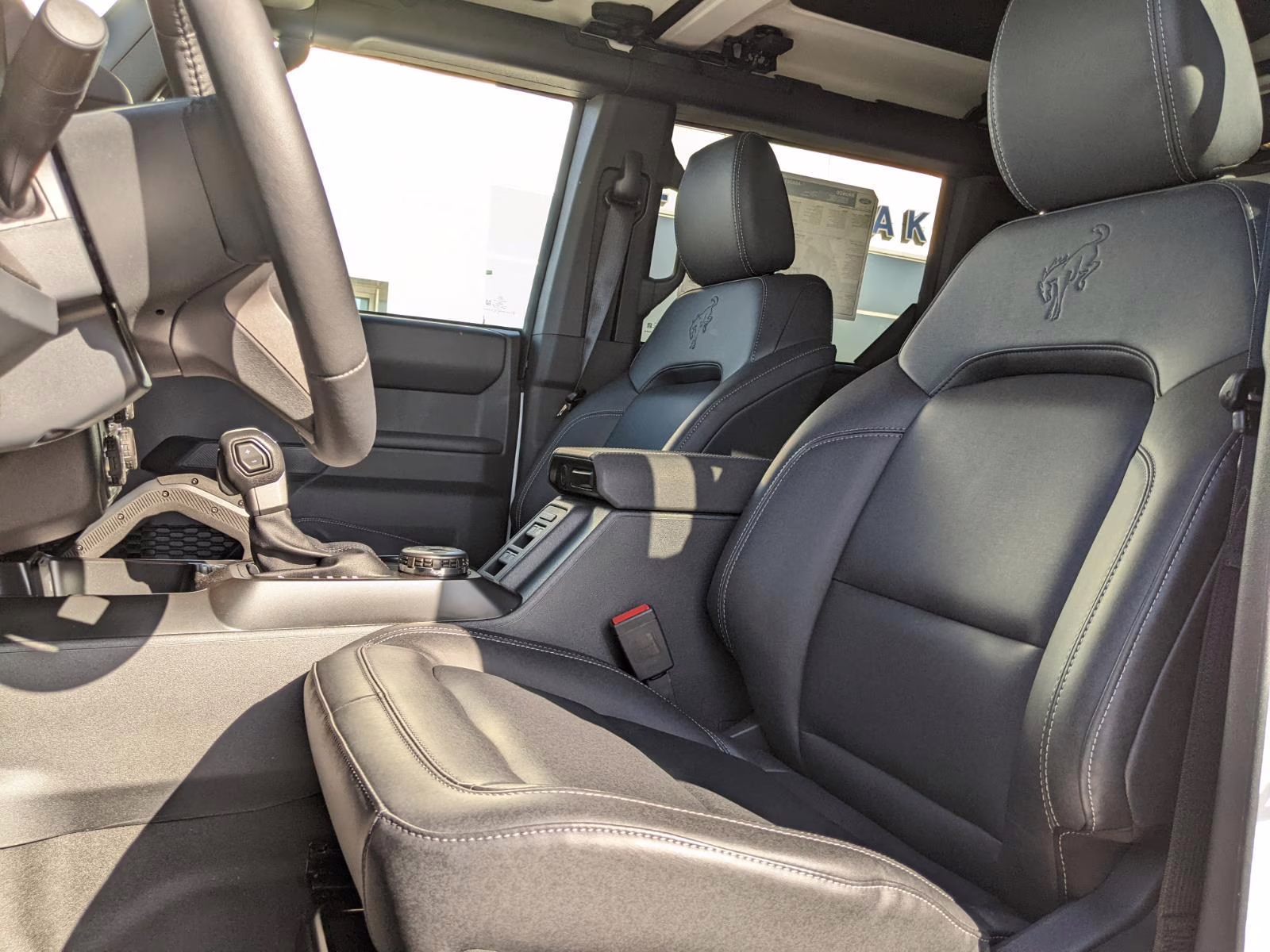 2026 Oxford White Ford Bronco Badlands 4X4 SUV