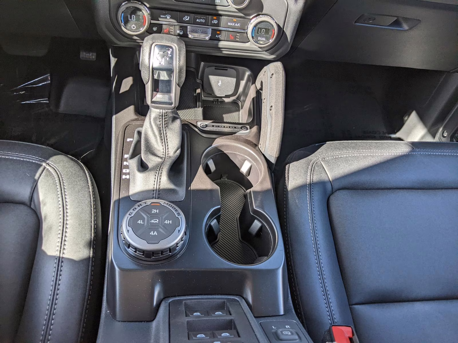 2026 Oxford White Ford Bronco Badlands 4X4 SUV
