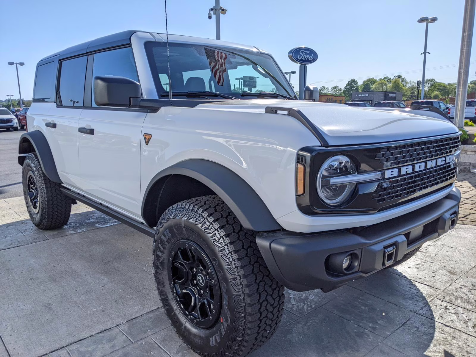 2026 Oxford White Ford Bronco Badlands 4X4 SUV