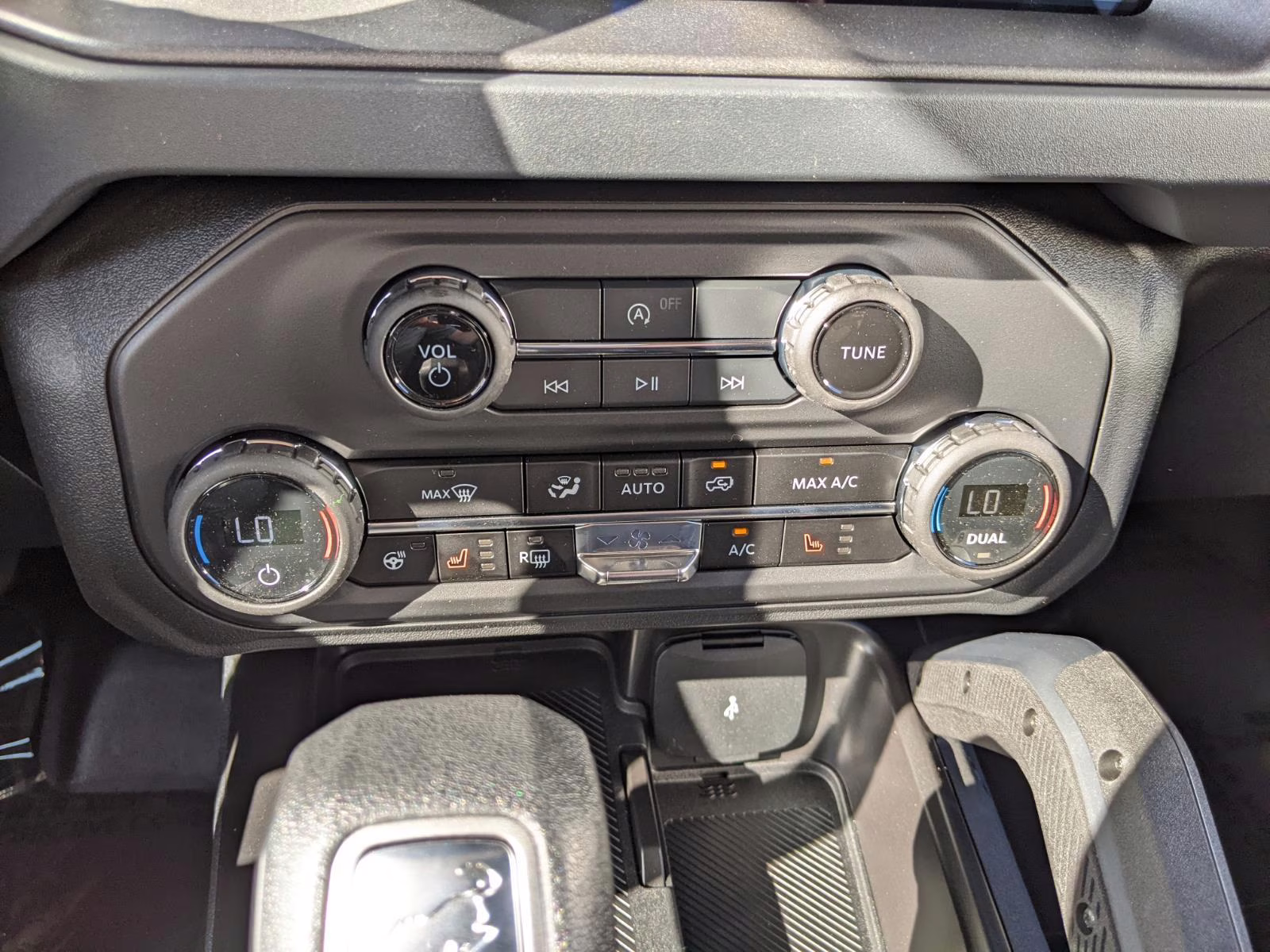 2026 Oxford White Ford Bronco Badlands 4X4 SUV