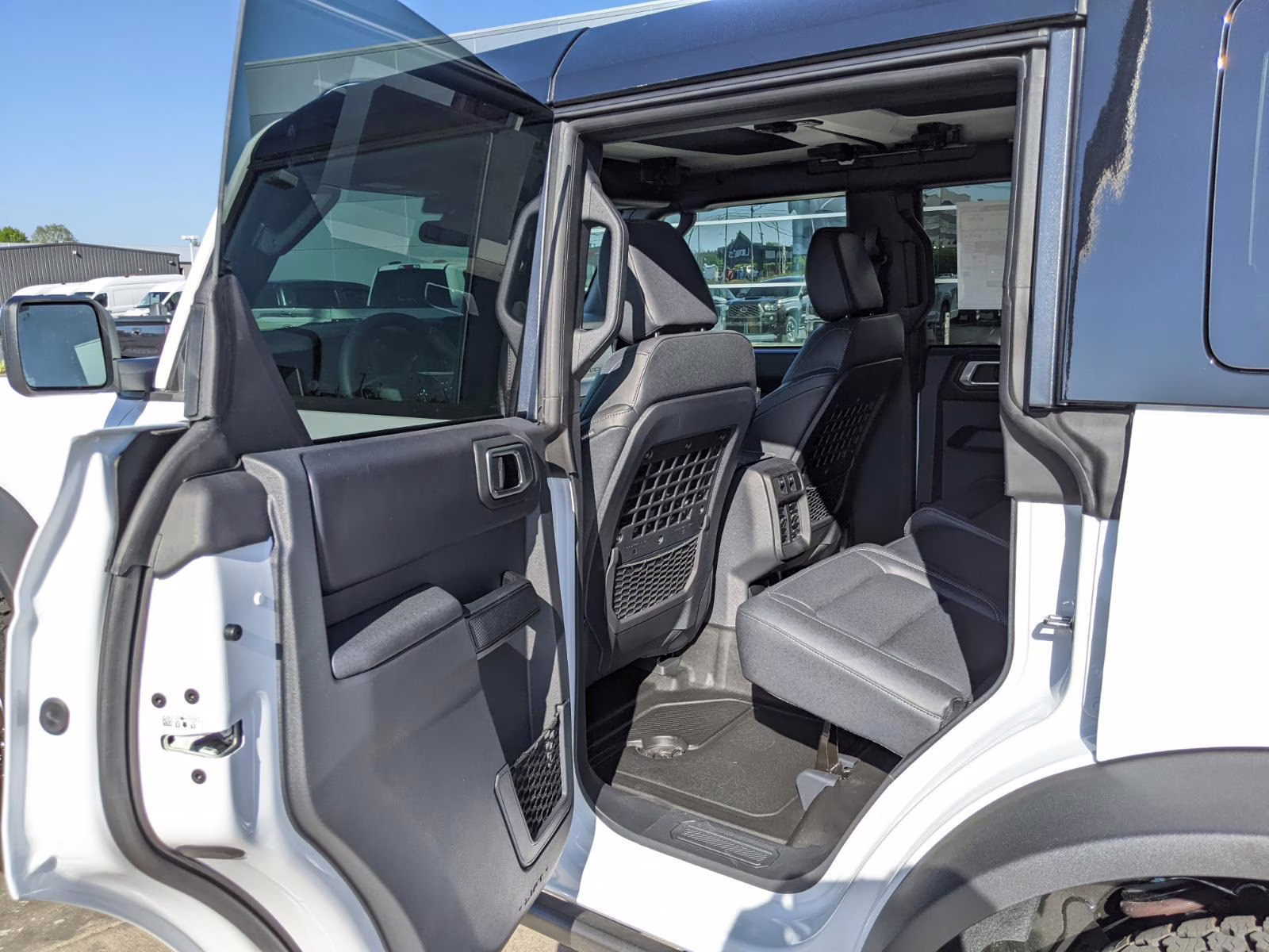 2026 Oxford White Ford Bronco Badlands 4X4 SUV
