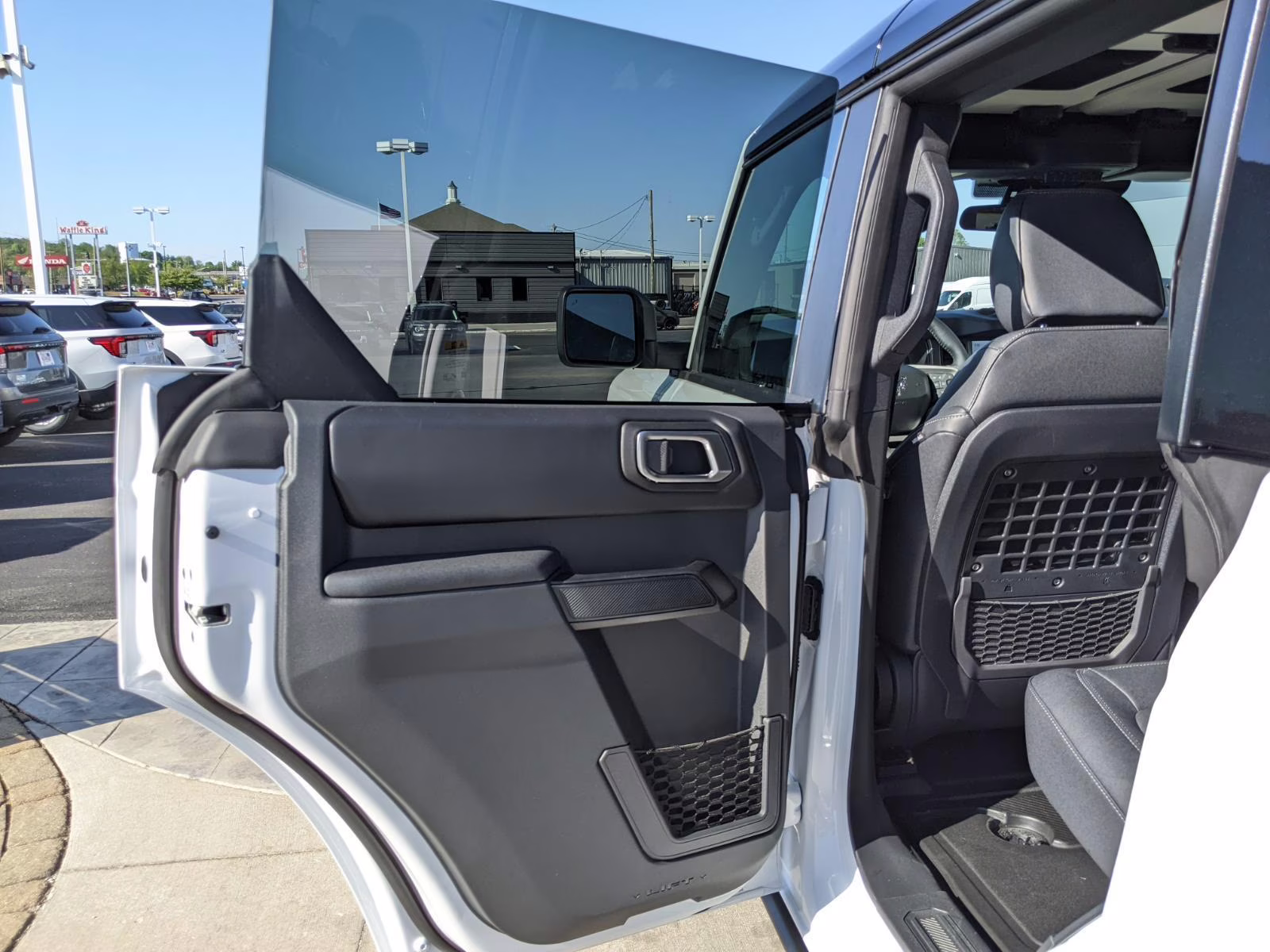 2026 Oxford White Ford Bronco Badlands 4X4 SUV