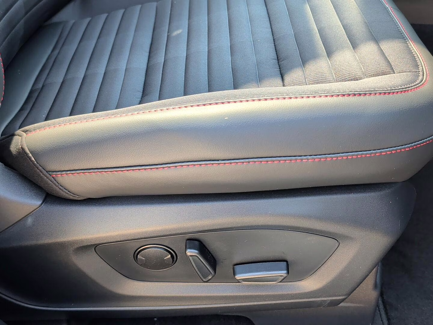 2026 Carbonized Gray Metallic Ford Explorer ST-Line 4X4 SUV