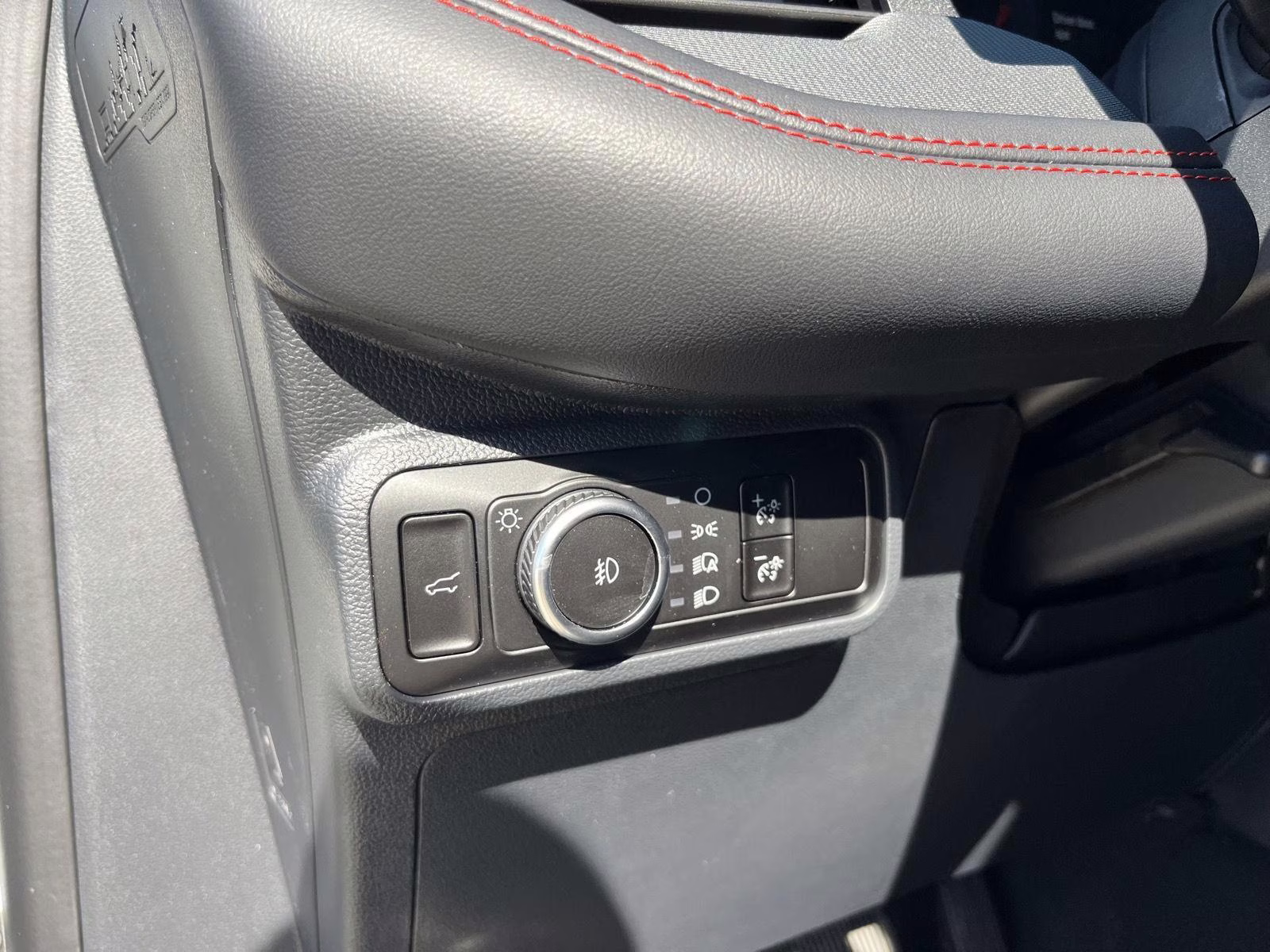 2026 Star White Metallic Tri-Coat Ford Explorer ST-Line 4X4 SUV