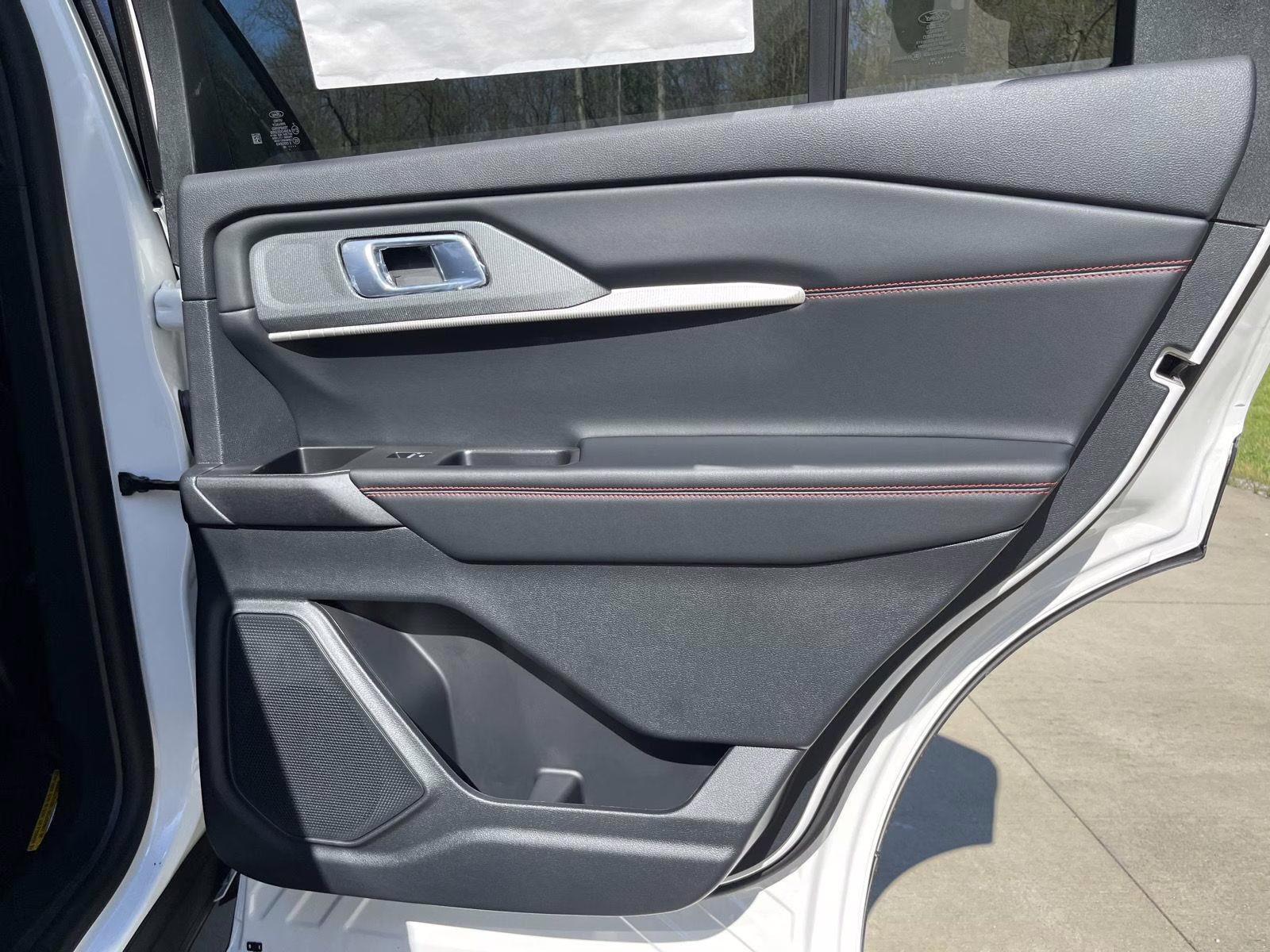 2026 Star White Metallic Tri-Coat Ford Explorer ST-Line 4X4 SUV