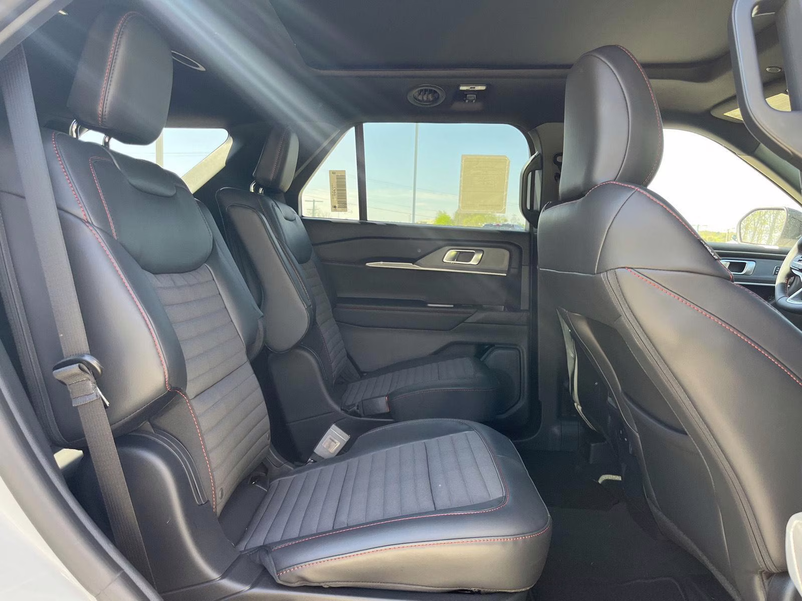 2026 Star White Metallic Tri-Coat Ford Explorer ST-Line 4X4 SUV