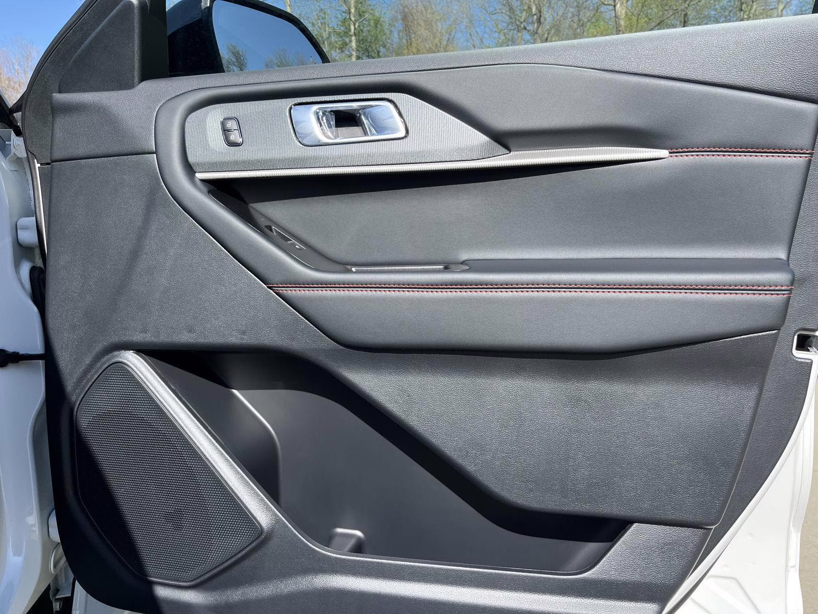 2026 Star White Metallic Tri-Coat Ford Explorer ST-Line 4X4 SUV