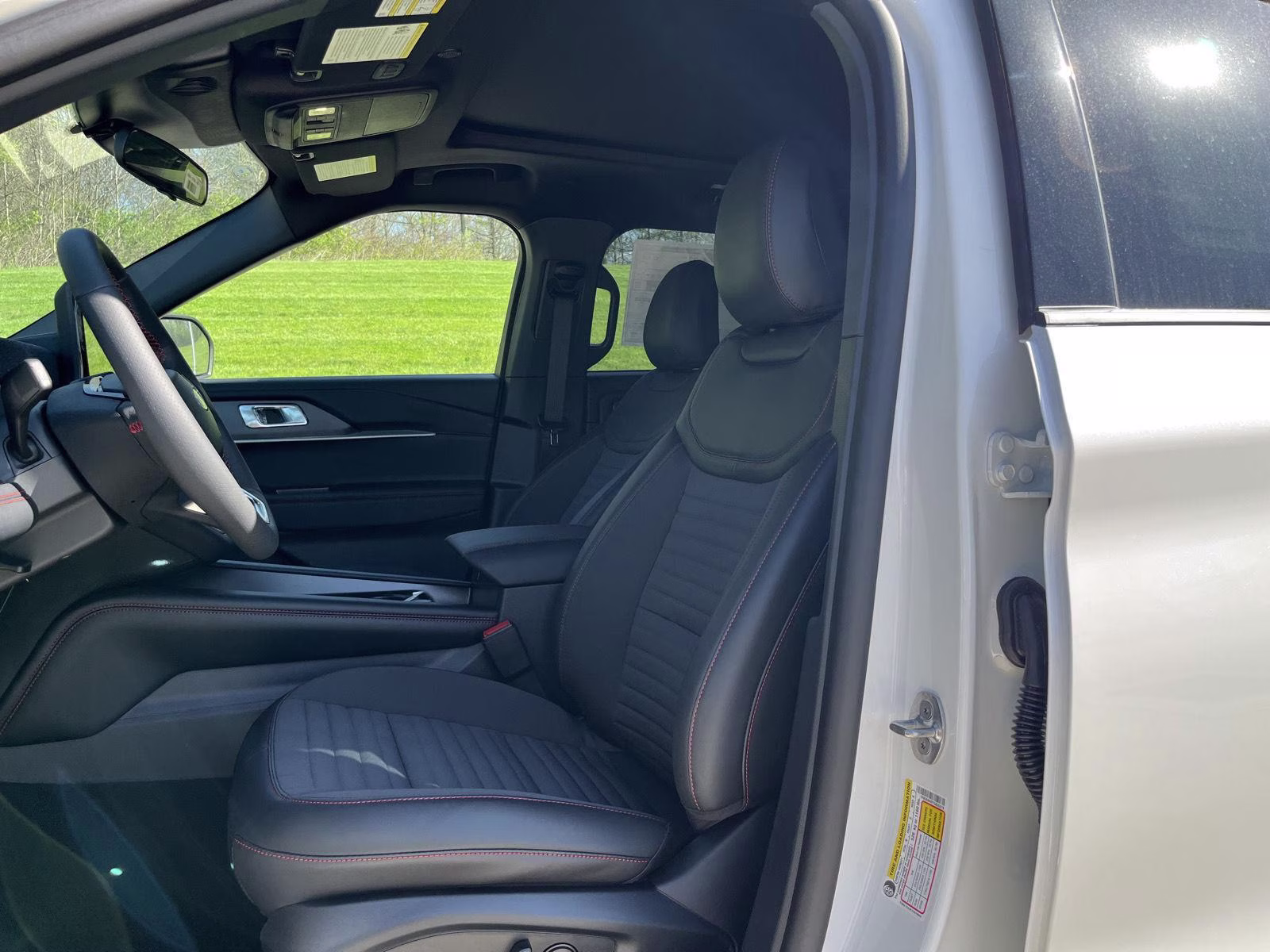 2026 Star White Metallic Tri-Coat Ford Explorer ST-Line 4X4 SUV