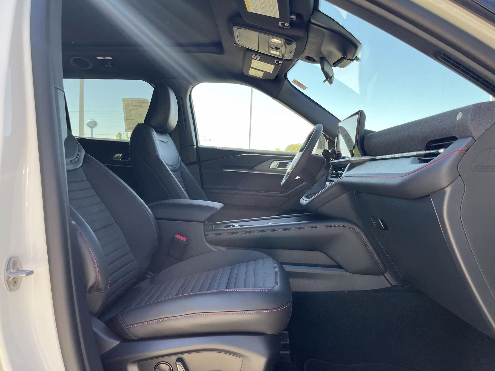 2026 Star White Metallic Tri-Coat Ford Explorer ST-Line 4X4 SUV
