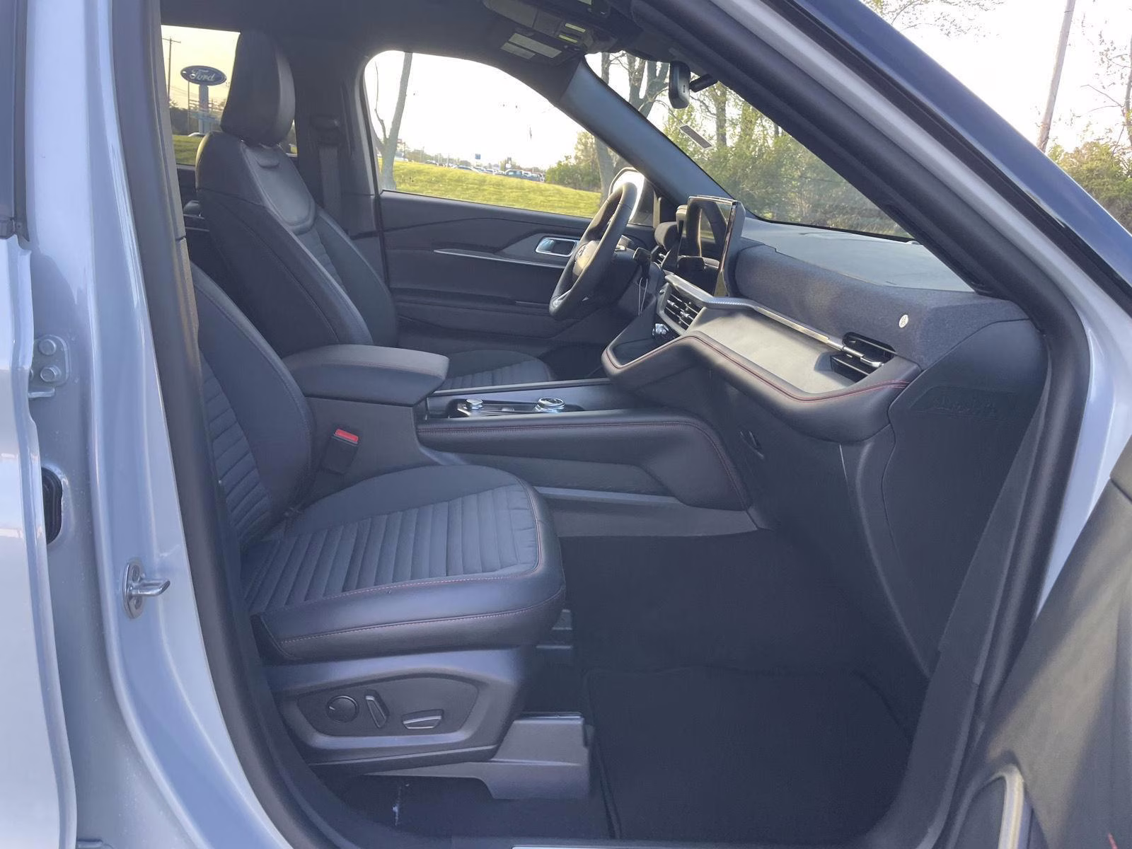 2026 Space White Metallic Ford Explorer ST-Line 4X4 SUV