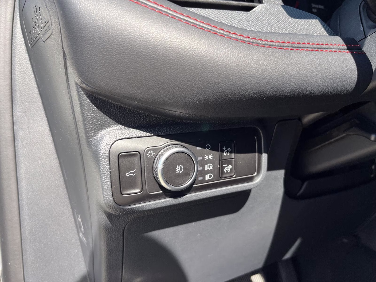 2026 Star White Metallic Tri-Coat Ford Explorer ST-Line 4X4 SUV
