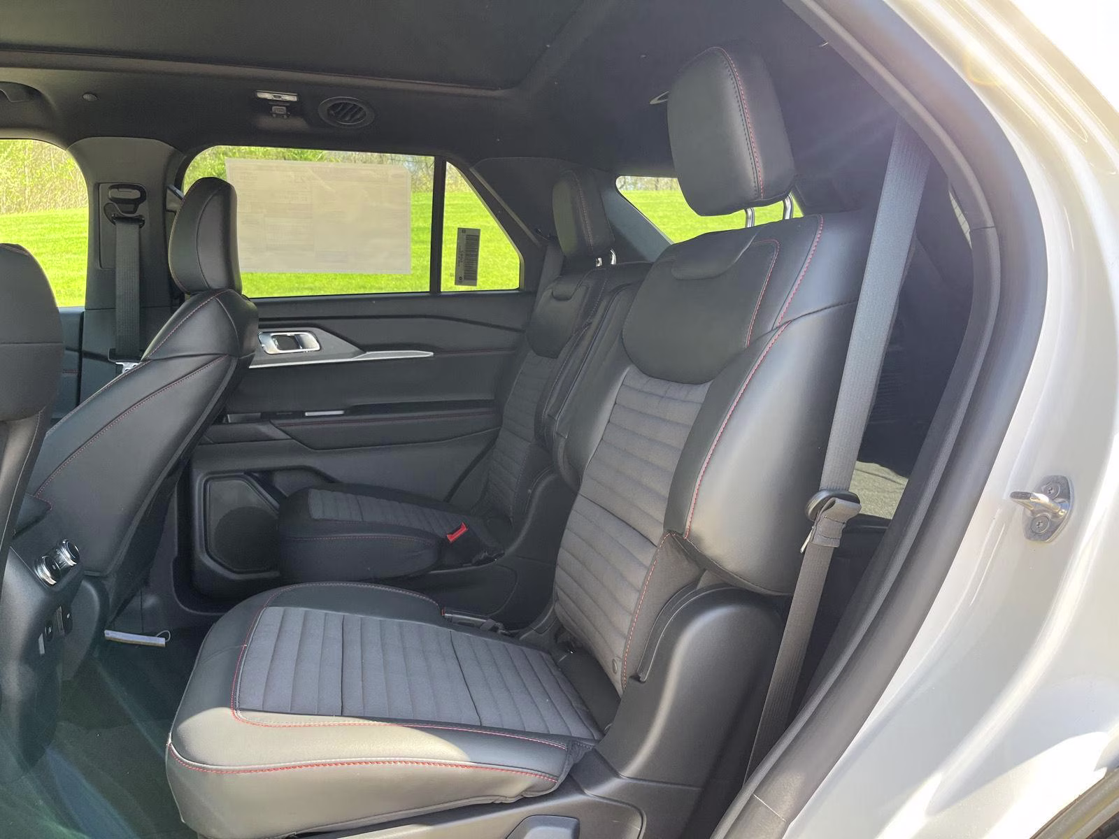 2026 Star White Metallic Tri-Coat Ford Explorer ST-Line 4X4 SUV