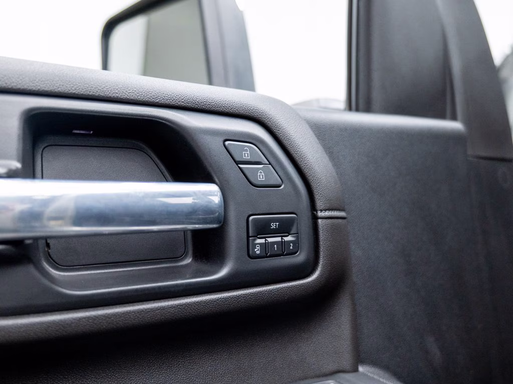 2022 Silver Ice Metallic Chevrolet Silverado 2500HD LTZ 4X4 Truck