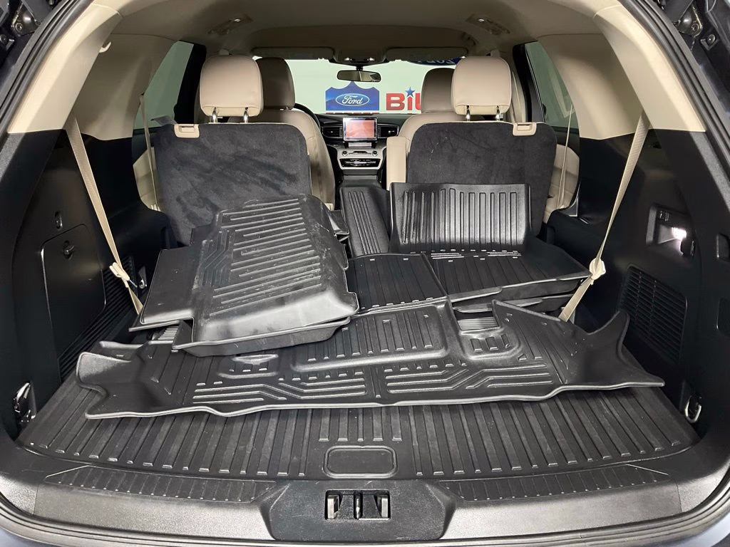 2024 Blue Metallic Ford Explorer XLT RWD SUV