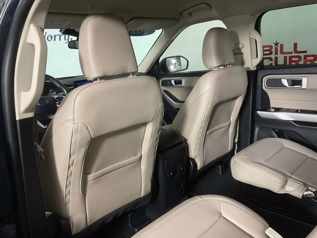 2024 Blue Metallic Ford Explorer XLT RWD SUV