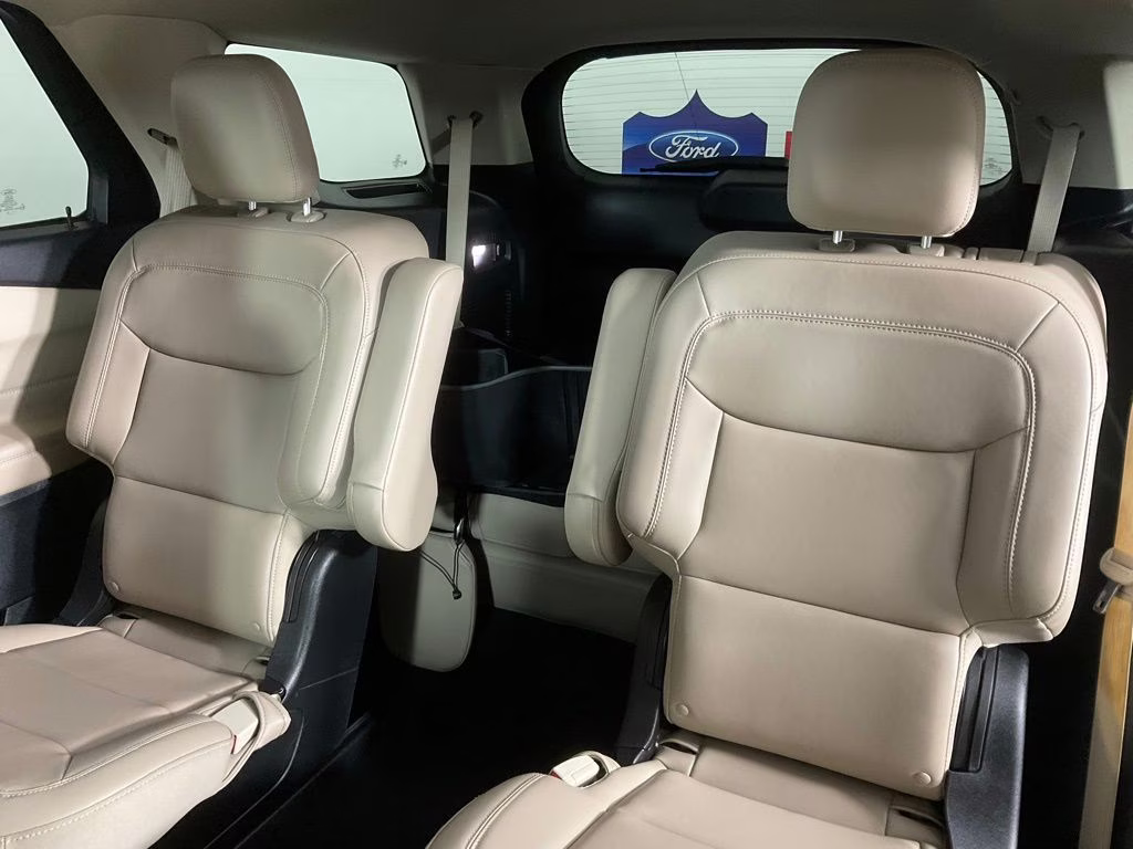 2024 Blue Metallic Ford Explorer XLT RWD SUV