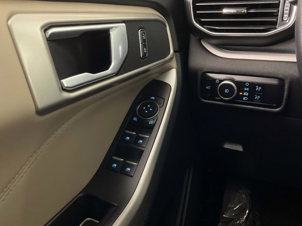2024 Blue Metallic Ford Explorer XLT RWD SUV