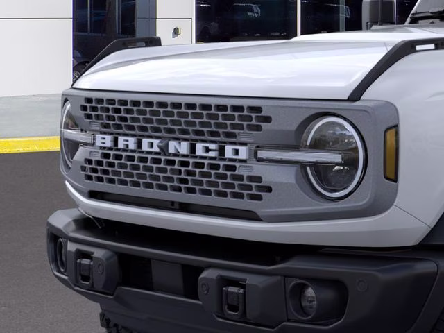2026 Oxford White Ford Bronco Badlands 4X4 SUV