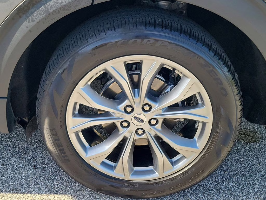 2023 Gray Metallic Ford Explorer XLT RWD SUV