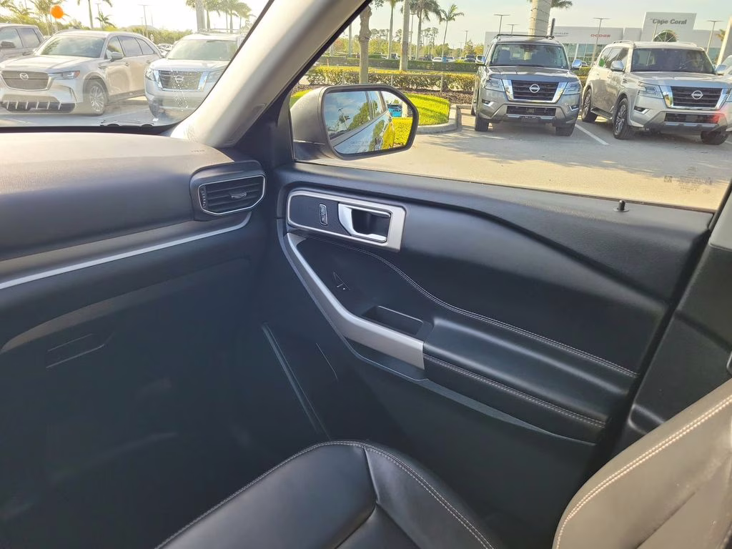 2023 Gray Metallic Ford Explorer XLT RWD SUV