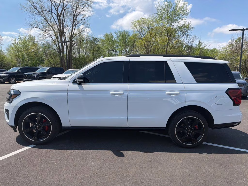 2022 Oxford White Ford Expedition Limited 4X4 SUV