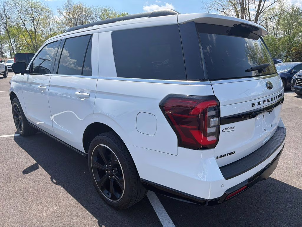 2022 Oxford White Ford Expedition Limited 4X4 SUV