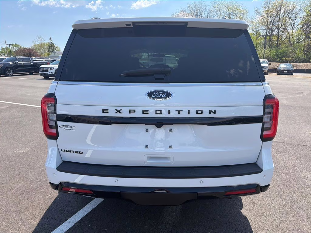 2022 Oxford White Ford Expedition Limited 4X4 SUV