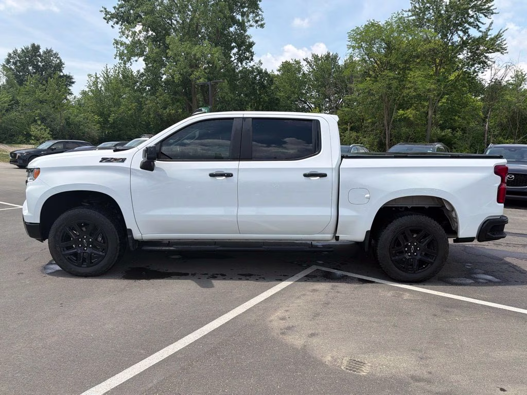 2024 Summit White Chevrolet Silverado 1500 LT Trail Boss 4X4 Truck