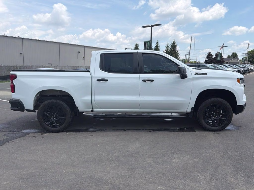 2024 Summit White Chevrolet Silverado 1500 LT Trail Boss 4X4 Truck