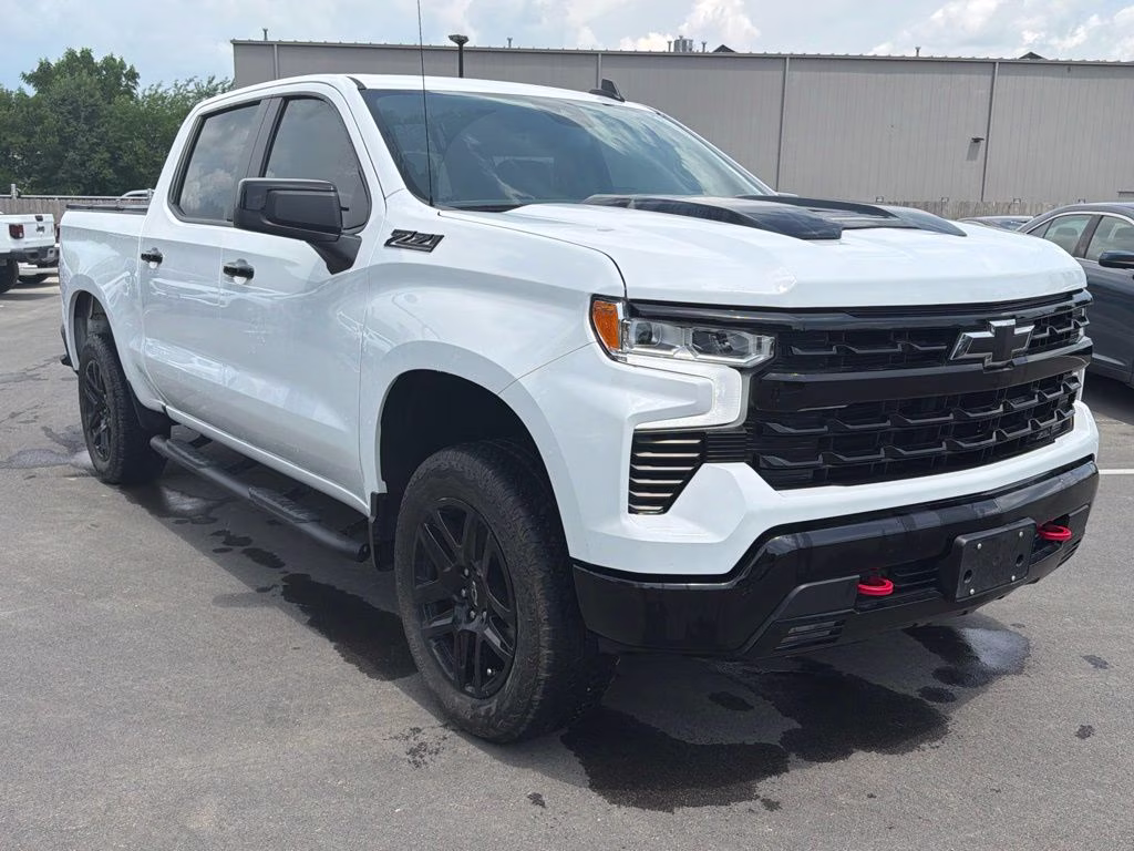 2024 Summit White Chevrolet Silverado 1500 LT Trail Boss 4X4 Truck
