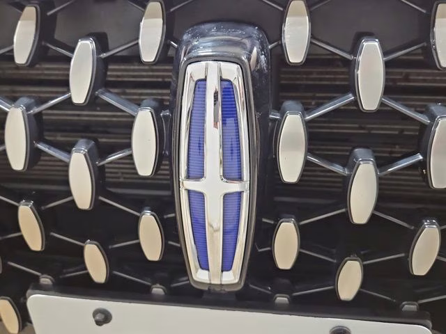 2023 Pristine White Metallic Tri-Coat Lincoln Corsair Plug-In Hybrid Grand Touring AWD SUV