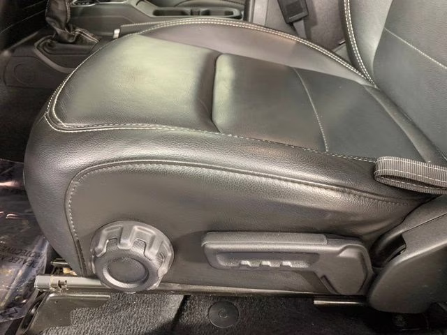 2023 Hydro Blue Pearlcoat Jeep Gladiator Overland 4X4 Truck