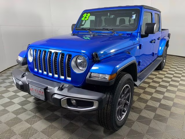 2023 Hydro Blue Pearlcoat Jeep Gladiator Overland 4X4 Truck