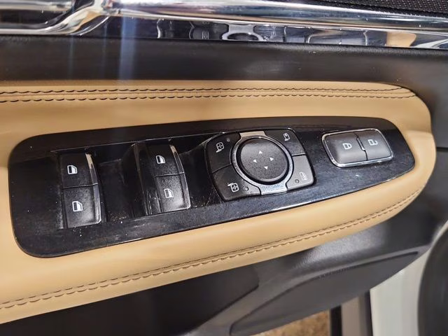 2023 Pristine White Metallic Tri-Coat Lincoln Corsair Plug-In Hybrid Grand Touring AWD SUV