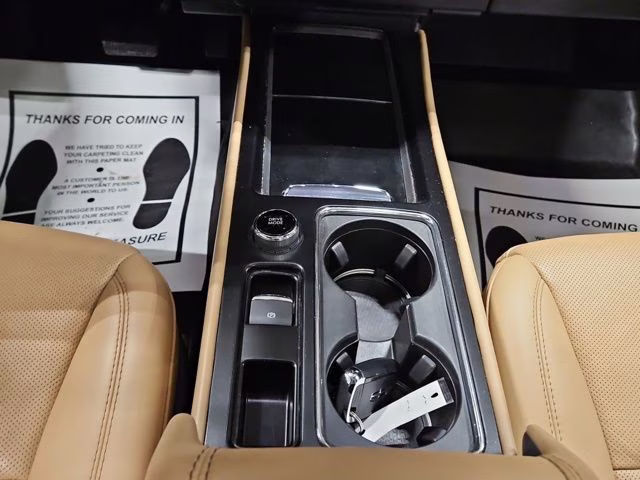 2023 Pristine White Metallic Tri-Coat Lincoln Corsair Plug-In Hybrid Grand Touring AWD SUV