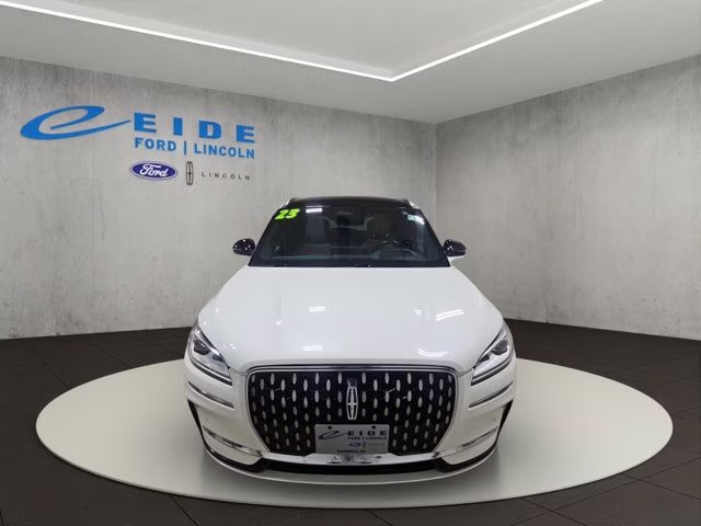 2023 Pristine White Metallic Tri-Coat Lincoln Corsair Plug-In Hybrid Grand Touring AWD SUV