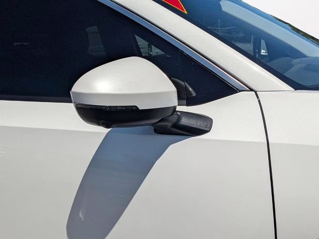 2025 Aspen White Tricoat Nissan Kicks SR FWD SUV