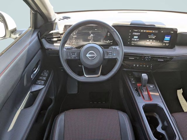 2025 Aspen White Tricoat Nissan Kicks SR FWD SUV