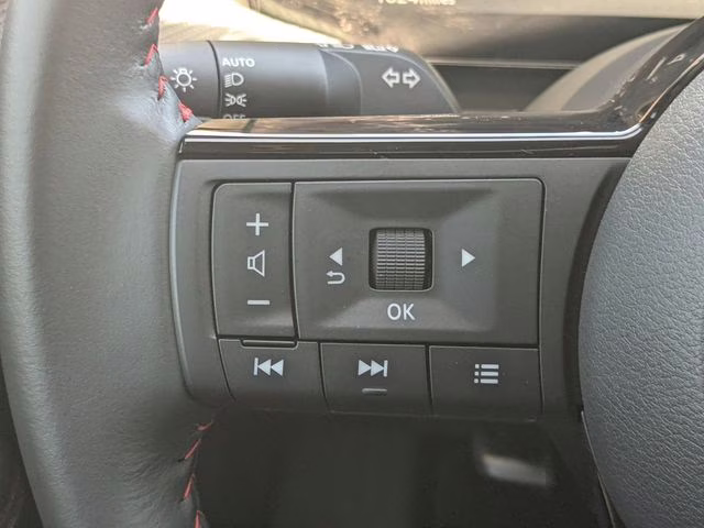2025 Aspen White Tricoat Nissan Kicks SR FWD SUV