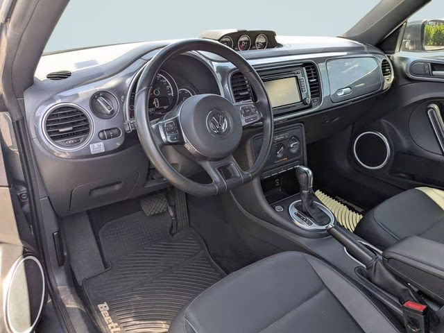 2015 Platinum Gray Metallic/Black Roof Volkswagen Beetle 2.0 TDI FWD Convertible