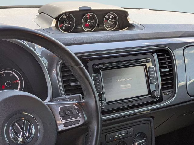 2015 Platinum Gray Metallic/Black Roof Volkswagen Beetle 2.0 TDI FWD Convertible