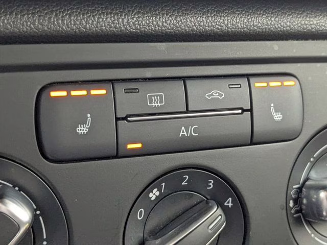 2015 Platinum Gray Metallic/Black Roof Volkswagen Beetle 2.0 TDI FWD Convertible